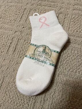 2 feet head socks, shoe size 4-9, sock size 9-11 NWT